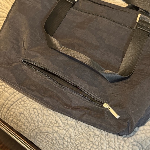 Chic Black Women's Tote Bag - Picture 4 of 8